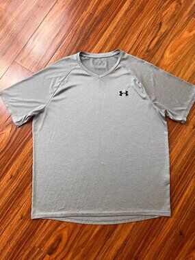 EUC Under Armour Silver Raglan Short Sleeve V-Neck Tee XL